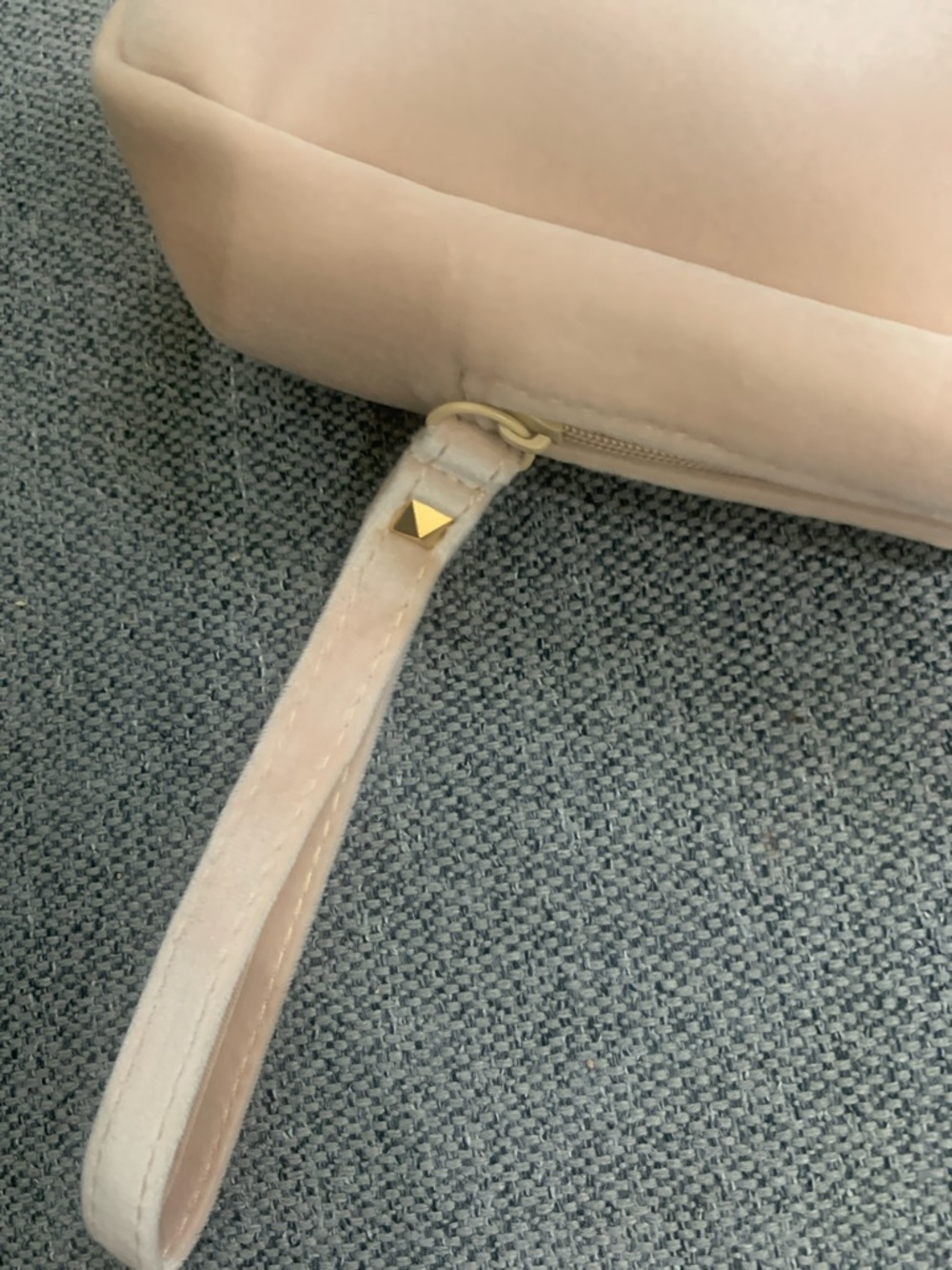 Valentino Soft Blush Embossed V Velvet Pouch - Picture 4 of 7